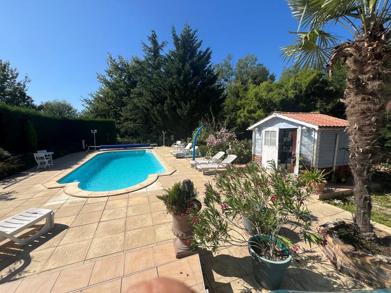 Maison traditionnelle - 167 m² - 8 pièces