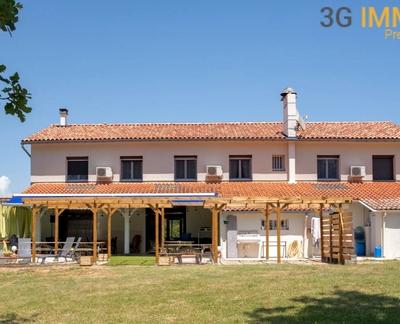 Maison chambre d'hôtes - 540 m² - 15 pièces