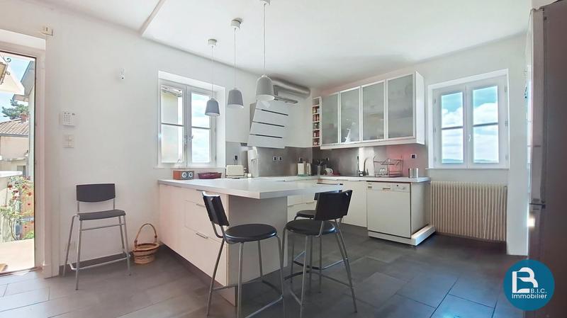 Maison ancienne - 217 m² - 6 pièces