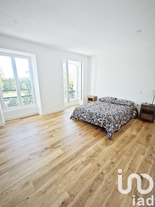 Château - 215 m² - 6 pièces