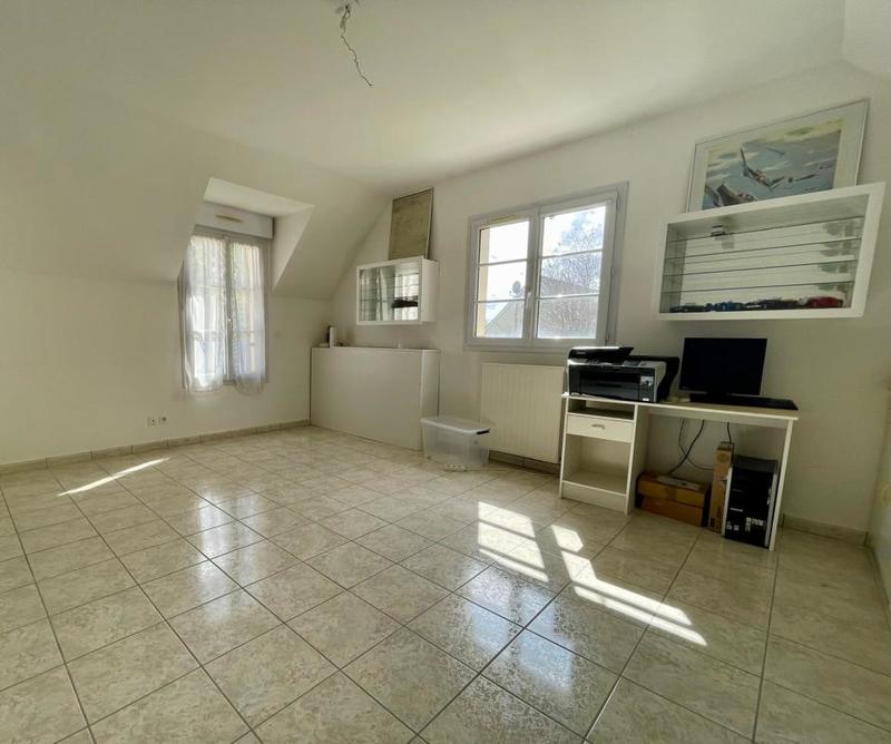 Maison - 280 m² - 9 pièces