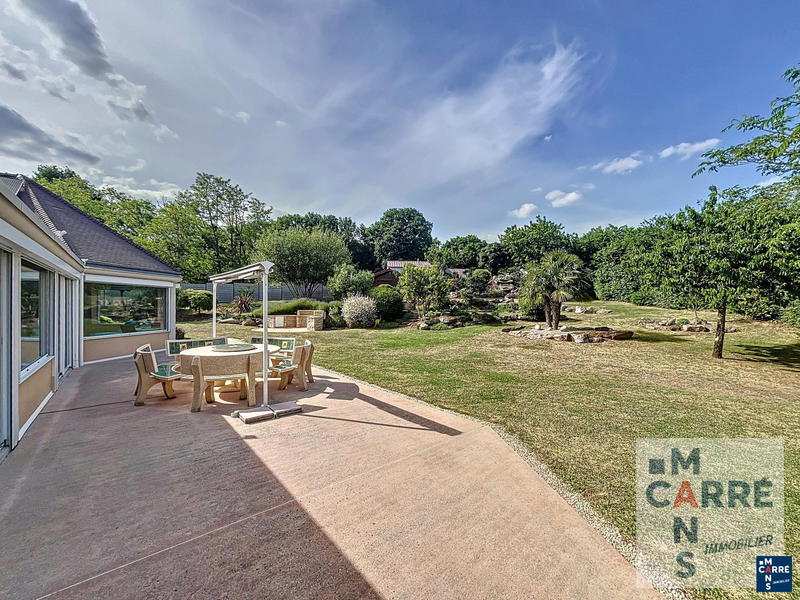 Maison - 237 m² - 8 pièces