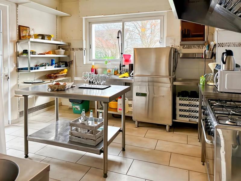 Maison - 235 m² - 10 pièces