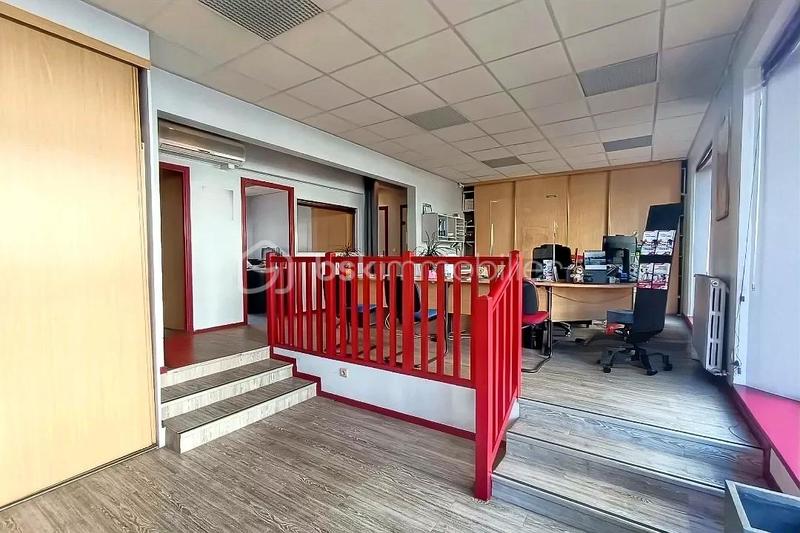 Maison - 230 m² - 8 pièces