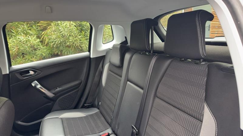 Peugeot 2008 1.2 PureTech 110 Allure