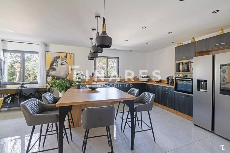 Villa - 162 m² - 6 pièces