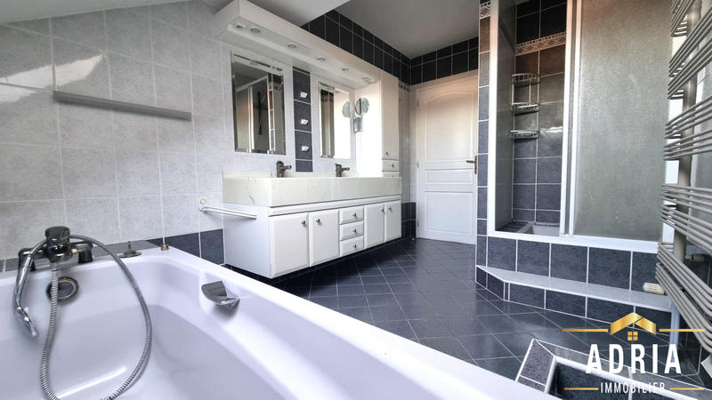 Appartement - 95 m² - 4 pièces