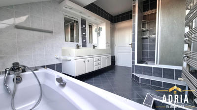 Appartement - 95 m² - 4 pièces