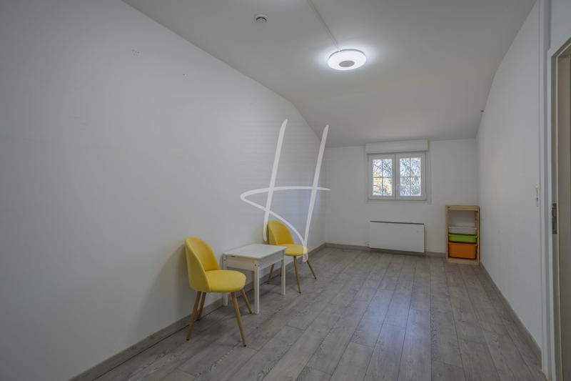 Maison - 277 m² - 9 pièces