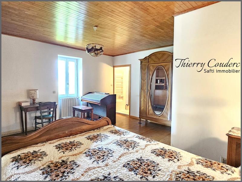 Maison - 181 m² - 10 pièces