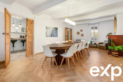 Maison - 330 m² - 10 pièces