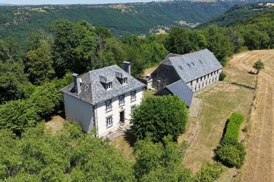 Maison - 390 m² - 12 pièces