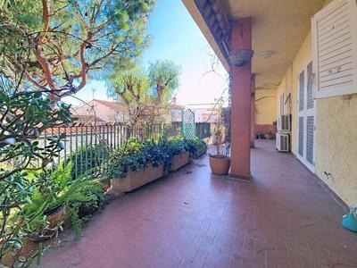 Maison - 223 m² - 9 pièces