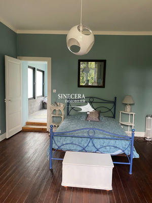 Maison - 220 m² - 7 pièces