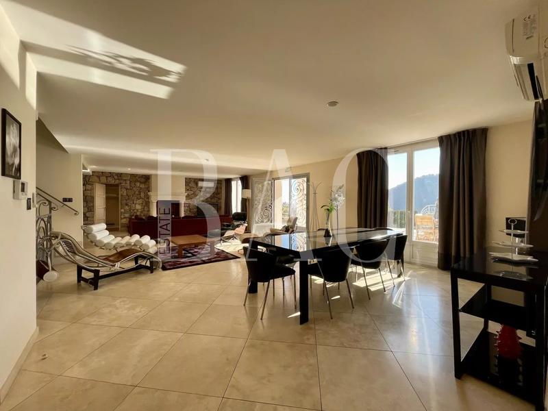 Villa - 415 m² - 10 pièces