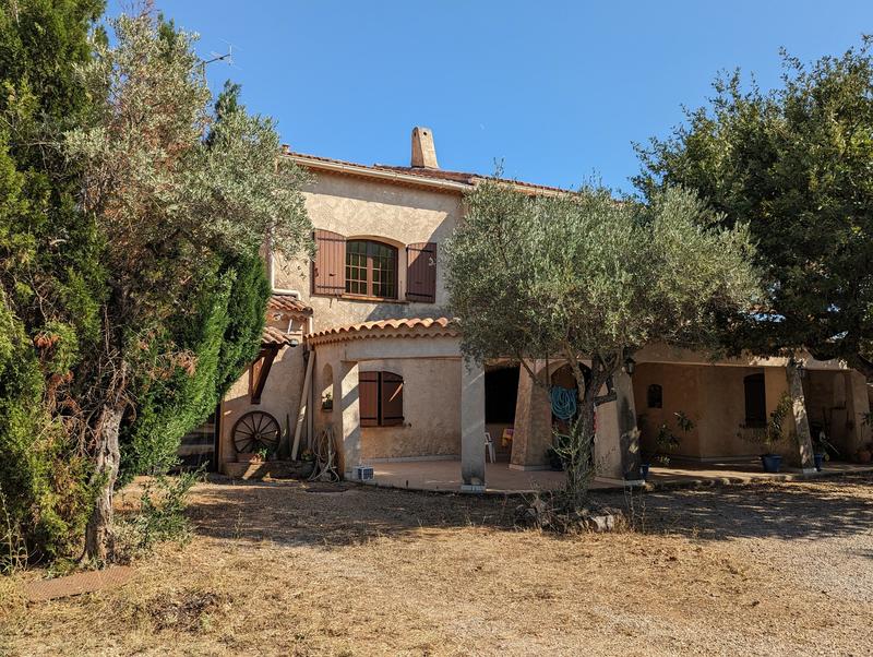 Maison traditionnelle - 230 m² - 6 pièces