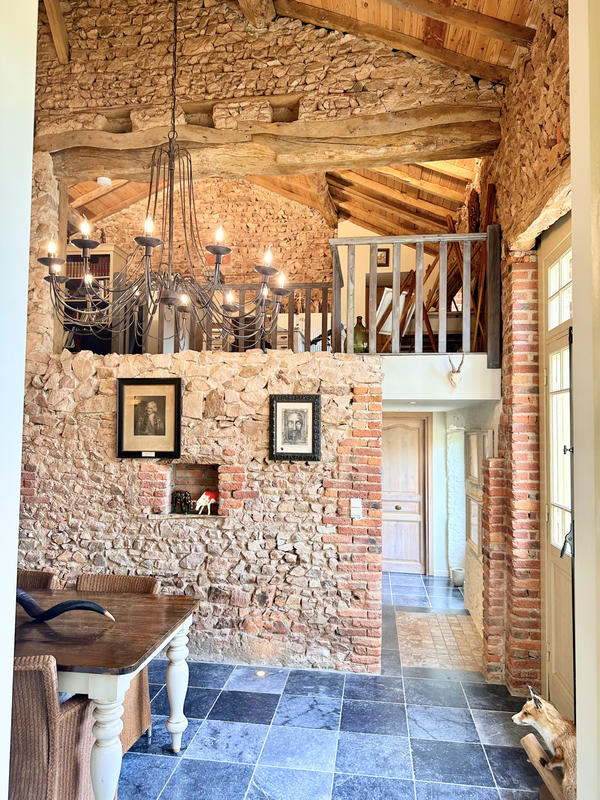 Propriété - 360 m² - 11 pièces