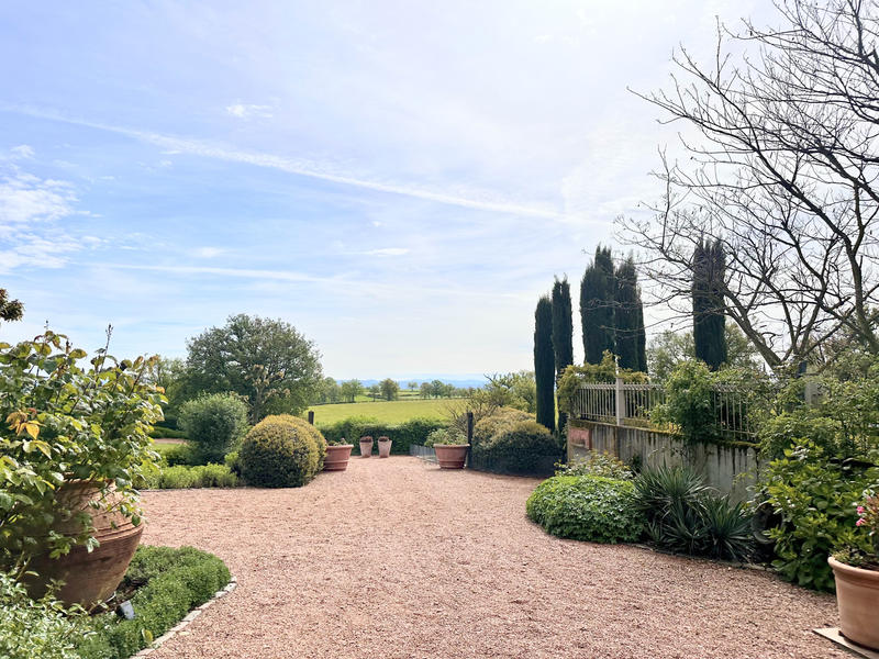 Propriété - 360 m² - 11 pièces