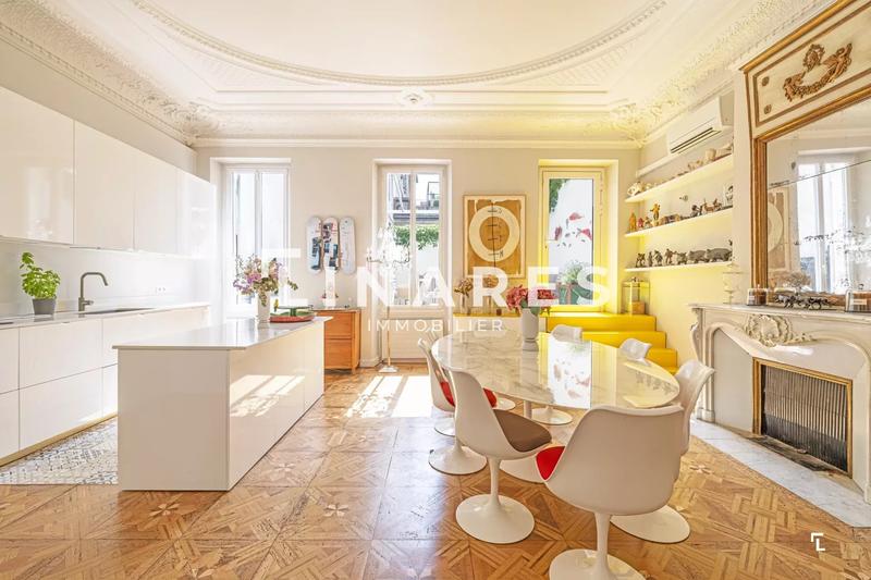 Appartement - 245 m² - 7 pièces