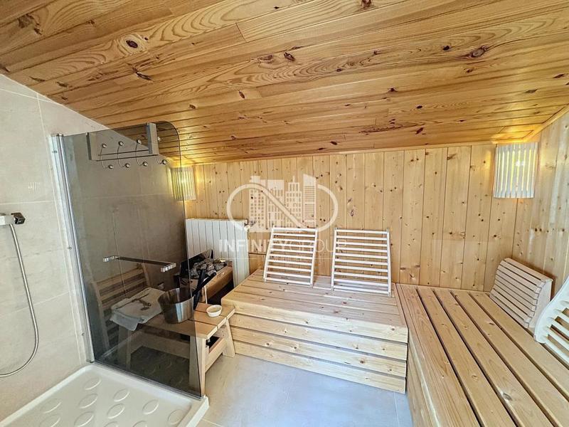 Villa - 247 m² - 7 pièces