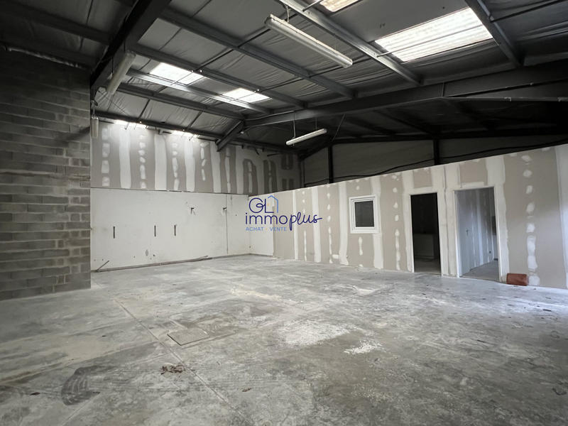 Entrepôt - 124 m²
