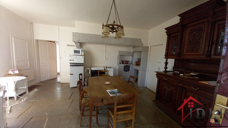 Maison de village - 241 m² - 9 pièces