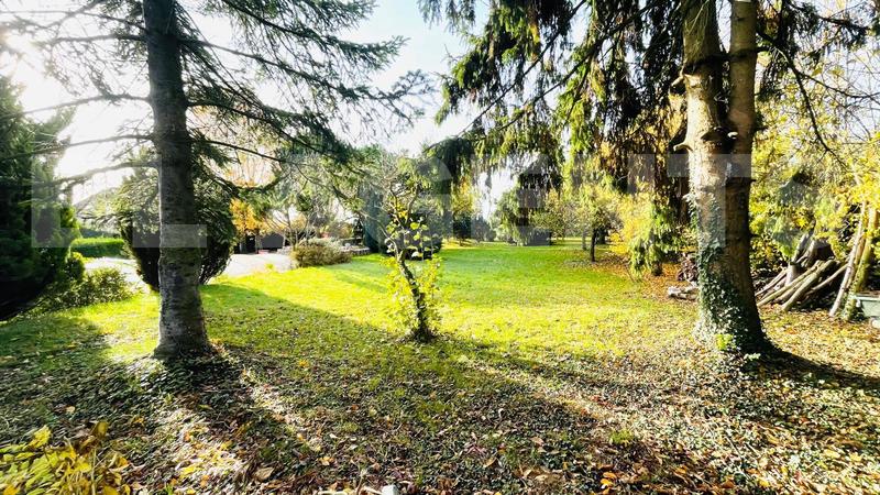 Demeure - 261 m² - 8 pièces