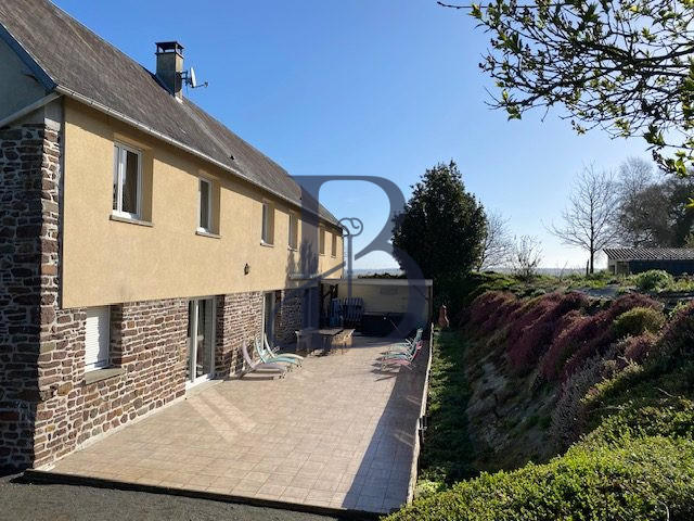 Maison - 223 m² - 8 pièces