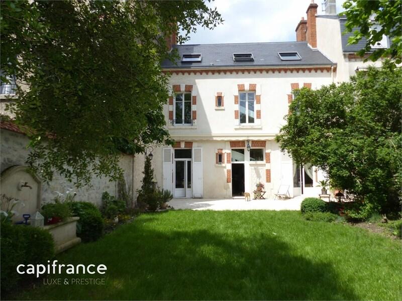 Maison - 220 m² - 9 pièces