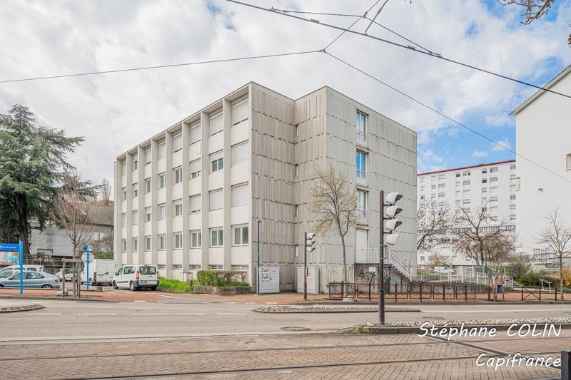 Immeuble - 1 700 m² - 46 pièces