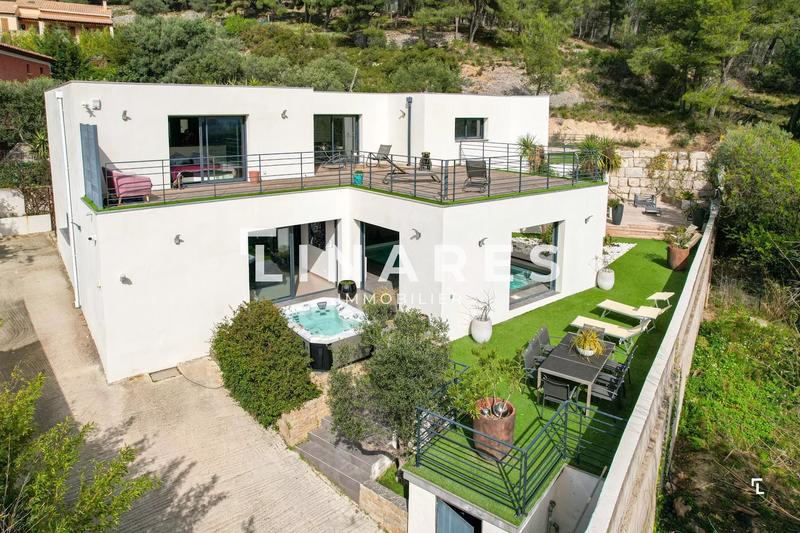 Maison - 200 m² - 4 pièces