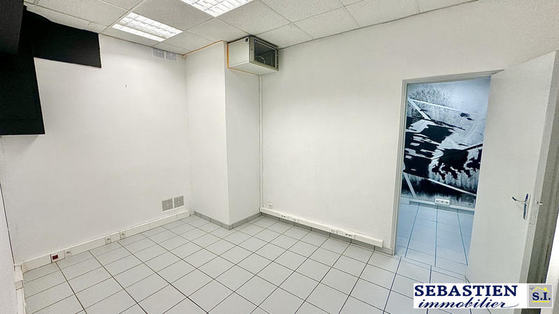 Local commercial - 76 m² - 6 pièces