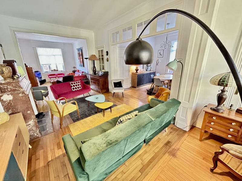 Maison - 235 m² - 12 pièces