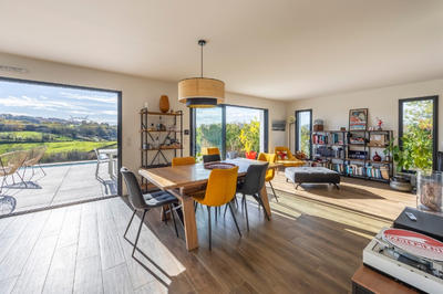 Maison - 198 m² - 8 pièces