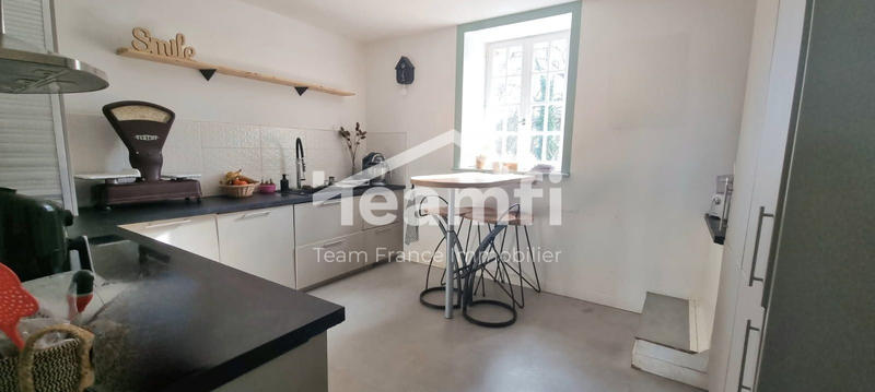 Maison - 245 m² - 7 pièces