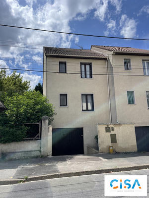 Maison - 90 m² - 6 pièces