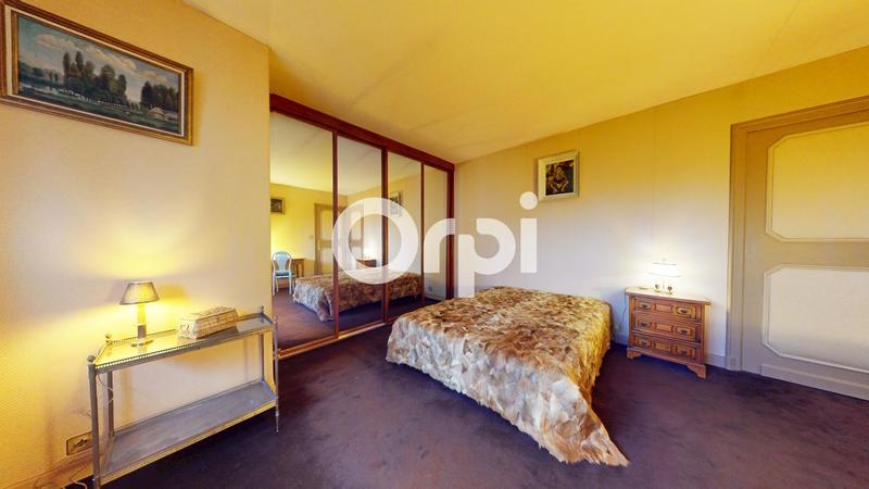 Maison - 230 m² - 8 pièces