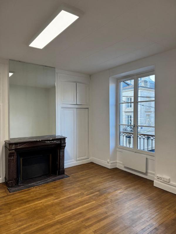 Bureau - 110 m² - 6 pièces