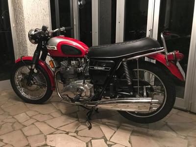 Triumph Trident 750 triumph rouge 0750