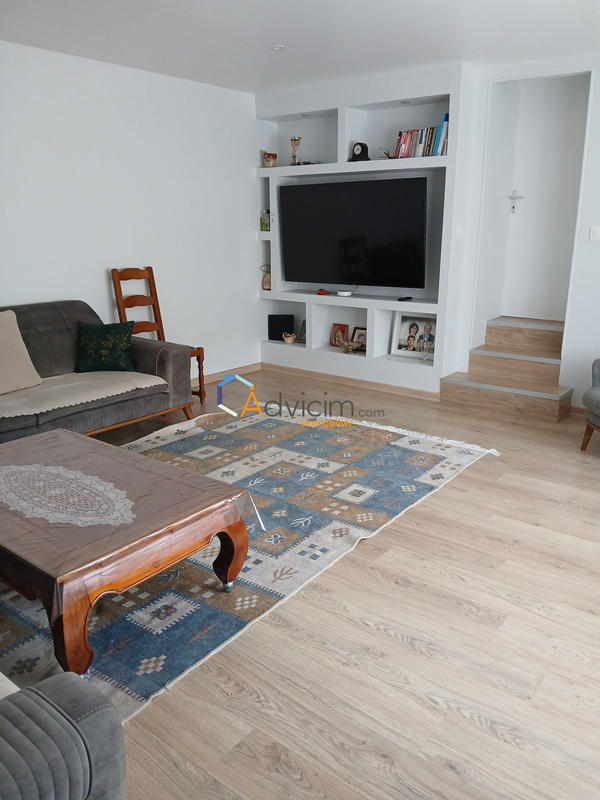 Maison - 225 m² - 8 pièces