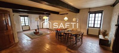 Maison - 241 m² - 8 pièces