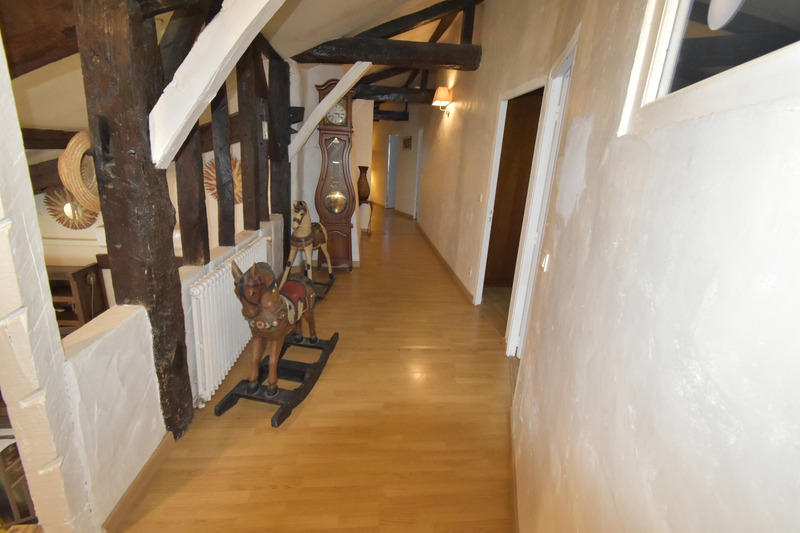 Maison - 210 m² - 7 pièces