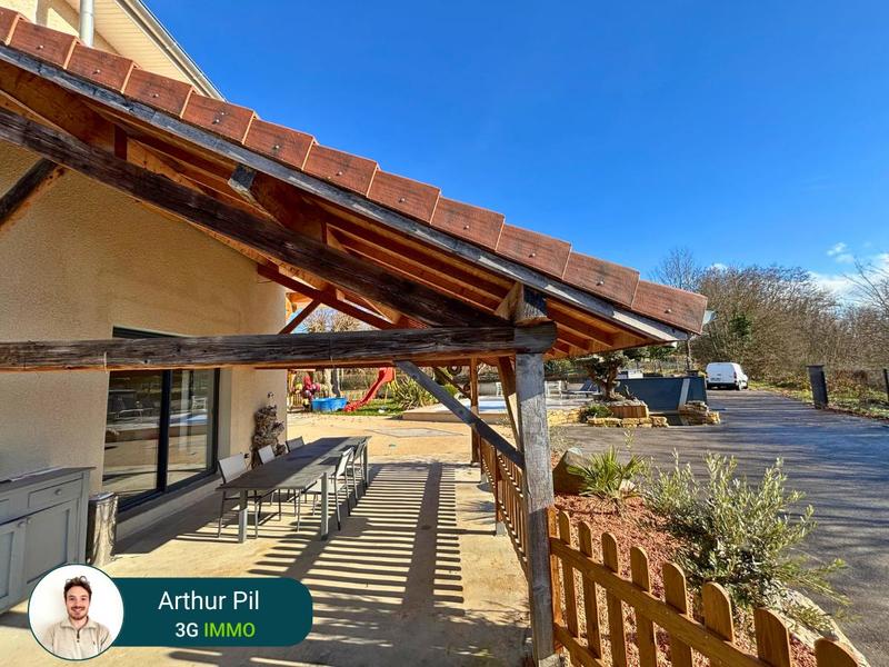 Maison - 225 m² - 6 pièces