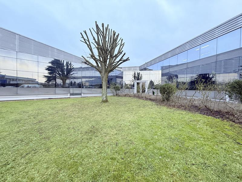 Local d'activités - 12 000 m²