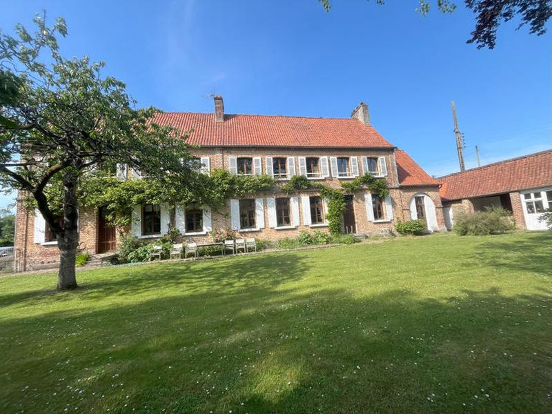 Maison - 284 m² - 9 pièces