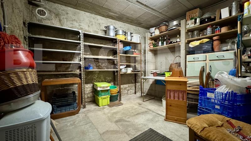 Maison - 231 m² - 7 pièces