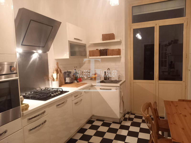 Maison - 180 m² - 8 pièces