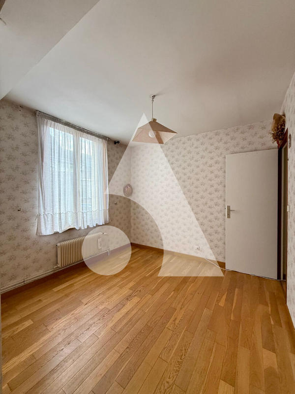 Maison - 180 m² - 7 pièces