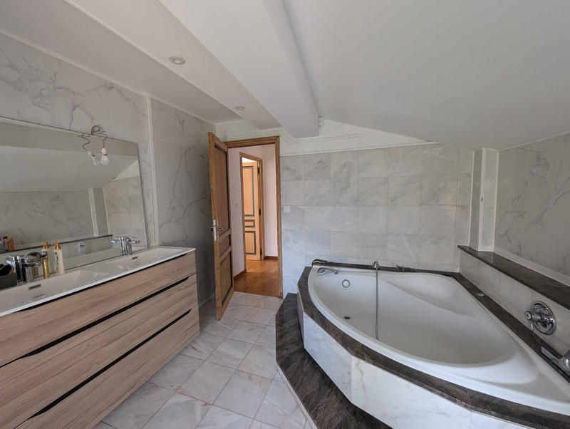 Maison - 137 m² - 5 pièces