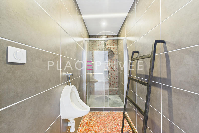 Maison - 320 m² - 10 pièces